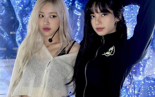 Diện áo len giống Jennie: Rosé lên đồ kín đáo hơn, nhìn sang “Chanel sống” thấy nội y lấp ló