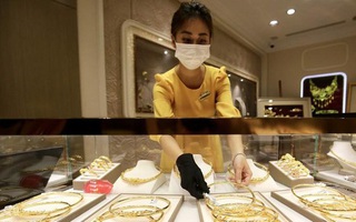 Giá vàng trụ vững ở mức cao nhất trong một năm