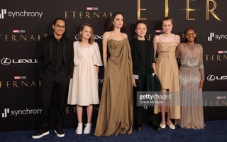 Hình ảnh đẹp như thiên thần của Angelina Jolie cùng 5 người con trên thảm đỏ buổi công chiếu Eternals thu hút sự chú ý