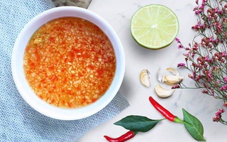 Pha nước mắm tỏi ớt 1 lần dùng được cả vài tuần - chị em nhất định phải thử ngay!