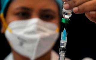 Khi trẻ tiêm vaccine phòng COVID-19 cha mẹ cần chuẩn bị gì?