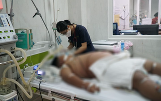 Nặng hơn 100kg, bé 12 tuổi mắc sốt xuất huyết nguy kịch