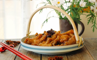 Chân gà mà làm thế này thì ngon "hết hồn", ăn cơm cũng ngon mà nhâm nhi với ly bia cũng thích!