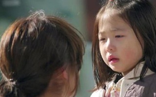 Học sinh lớp 2 viết đôi dòng tâm thư, chốt lại 3 từ mà mọi phụ huynh đều giật mình thon thót: Mẹ làm gì để con tổn thương nhiều đến thế?