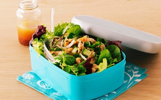 Làm món salad này mang đi làm ăn trưa, tôi giảm được 3cm vòng eo sau 1 tuần!