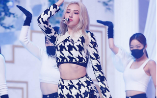 Ngất trước những đôi chân vàng mặc gì cũng chuẩn của mỹ nữ Kpop, Lisa cẩn thận kẻo bị soán ngôi nhé!