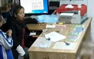 Mẹ hay mắng con trai vì làm bài tập sai, con hỏi đúng một câu khiến bà mẹ câm lặng không nói nên lời