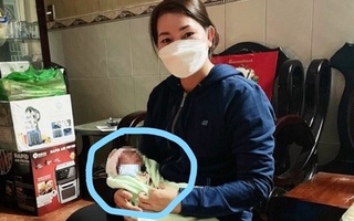 Bé sơ sinh còn nguyên dây rốn được phát hiện trong thùng rác