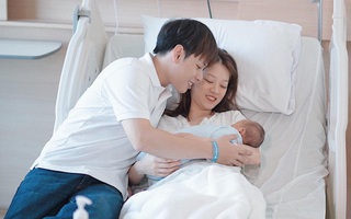Trương Hoàng Mai Anh - vợ ca sĩ JayKii sinh con trai 1 ngày sau khi công bố giới tính, bày tỏ "trở tay không kịp"