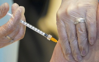 Bị phát hiện giả mạo thẻ vaccine, người đàn ông bắn chết vợ và 3 con rồi tự sát ở Đức