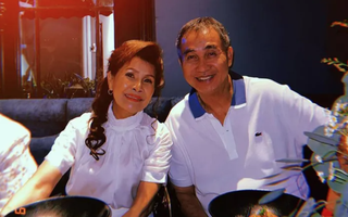 Con gái Minh Nhựa từng thổ lộ mong ước sẽ hạnh phúc như ông bà nội của mình, trông cách "ông trùm" đại gia hãng nhựa nhìn âu yếm vợ mới thấy thật ngưỡng mộ