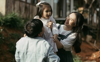Vợ chồng "đạo diễn trăm tỷ" Võ Thanh Hòa kỷ niệm 3 năm ngày cưới, còn khoe con gái xinh xắn