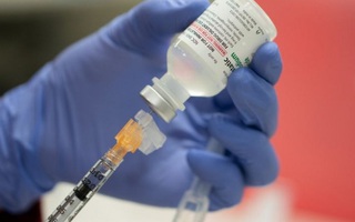 Quảng Ninh dành tối thiểu 500 tỷ đồng để mua vaccine COVID-19 tiêm cho toàn dân