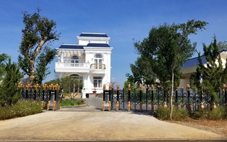 Cận cảnh biệt thự "đồ sộ" với khuôn viên hồ bơi, tiểu cảnh hàng trăm mét vuông xây không phép của chủ nhân 49 tuổi