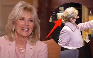 Phu nhân Tổng thống Biden cũng "bắt trend" style Hàn với chun buộc tóc sành điệu không khác gì Jennie (Black Pink)