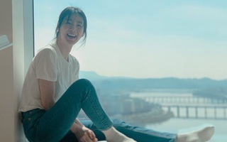 Bước sang tuổi 46, nhan sắc của Choi Ji Woo lại được nhận xét không thua kém đàn em Song Hye Kyo