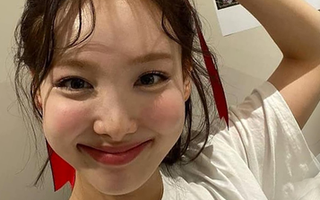 Netizen Hàn phát hoảng vì ảnh mới của Nayeon (TWICE): Lỗi tại điệu cười hay lớp makeup "phản chủ"?