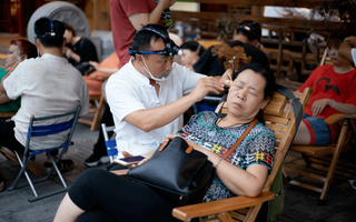 Việc nhẹ lương cao "1 vốn 4 lời" dành cho mọi đối tượng: Bậc thầy lấy ráy tai đút túi trăm triệu mỗi tháng dễ "như ăn kẹo"