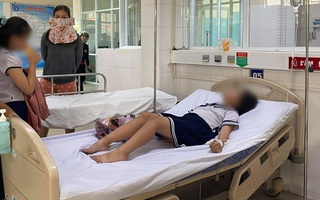 Vụ 32 học sinh tiểu học nhập viện cấp cứu: Nghi ngộ độc do chơi đất nặn slam