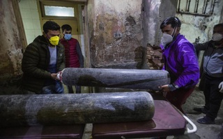Tình hình dịch Covid-19 tại Ấn Độ: Bệnh viện "vỡ trận" vì cạn kiệt oxy, hàng nghìn người tuyệt vọng kêu cứu