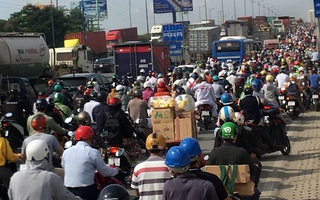 Cửa ngõ phía Đông TP Hồ Chí Minh ùn tắc trước ngày nghỉ lễ 30/4 và 1/5
