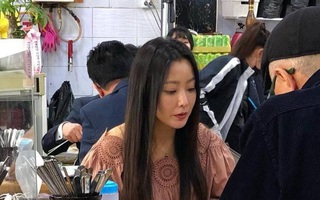 Bất ngờ với nhan sắc thật của "đệ nhất mỹ nhân xứ Hàn" Kim Hee Sun trong hình do người qua đường chụp