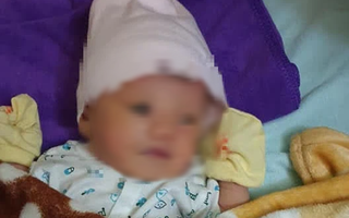 Một bé trai sơ sinh bị bỏ rơi trong đêm ở Quảng Bình