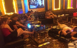 Bắt quả tang quán karaoke có “tay vịn” hoạt động trái phép giữa mùa dịch