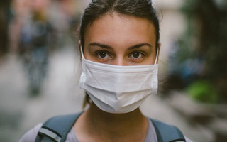 Chuyên gia nói gì trước thông tin người dân Mỹ không cần đeo khẩu trang khi đã tiêm phòng vaccine Covid-19 đầy đủ?