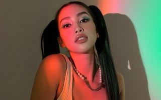 "HH Tiểu Vy xưa cũ không thể nhận điện thoại ngay vì giờ đã đến lúc version 'gái hư' xôi thịt lên ngôi!"