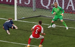 Loạt hành động ý nghĩa của cầu thủ Phần Lan để tri ân Eriksen và đội tuyển Đan Mạch