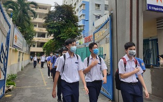 TPHCM hủy đề thi lớp 10 vì giãn cách xã hội thêm hai tuần