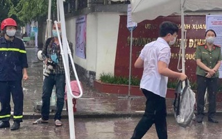 Tranh cãi chuyện "thương con đi thi ướt áo vì ô tô không được đỗ tận cổng", PGS. TS tâm lý giáo dục lên tiếng khiến nhiều cha mẹ giật mình