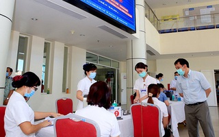 Bệnh viện Trung ương Huế tiêm chủng vắc xin phòng COVID-19 đợt 2