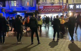 "Sư tử giấy" Anh hoà thất vọng Scotland, CĐV 2 đội "tẩn nhau" ngoài sân Wembley và phản ứng cực chất của cảnh sát