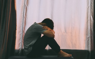 Mắc chứng ngực to, chàng trai tự ti, không dám nghĩ đến chuyện hẹn hò
