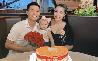 Bùi Tiến Dũng hot rần rần trên mạng nhưng bé Sushi con gái anh còn hot hơn: 19 tháng tuổi đã diện đồ hiệu đầy người, xinh xắn đáng yêu lại còn rất quấn bố