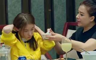 Chuyện nữ công sở U30 vẫn được mẹ đút cơm: Này các chị, làm 1 bà mẹ “thương con” cũng là 1 cái tội để bị ném đá sao?