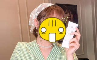 Nữ ca sĩ Việt ra oai giải bài tập Hóa cho fan, ai ngờ bị bóc phốt đi copy Google nhờ 1 chi tiết nhỏ