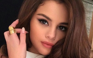 Chẳng phải tự dưng người ta lại gọi Selena Gomez là "Nữ hoàng selfie", có lý do cả đấy!