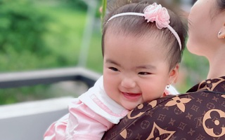 1001 biểu cảm của con gái Mạc Văn Khoa, đặc biệt là nụ cười tươi hết cỡ siêu đáng yêu