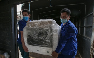 CẬN CẢNH: Toa tàu “đặc biệt” vận chuyển hơn 10 tấn trang thiết bị y tế từ Hà Nội vào chi viện TP.HCM chống dịch