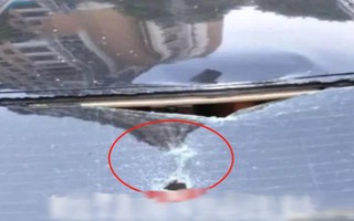 Bé trai 6 tuổi chọi gạch vỡ xe hơi tiền tỷ của người lạ, bị đòi bồi thường 35 triệu nhưng cách xử lý của ông bố khiến ai cũng phẫn nộ