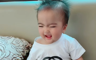 Không còn là cô bé mặt nghiêm, con gái Mạc Văn Khoa vừa cười lên đã "cưng xỉu"