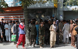 Một tuần sau khi lực lượng Taliban kiểm soát, khó khăn bủa vây người dân Afghanistan