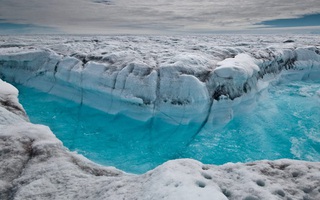 7 tỉ tấn nước mưa trút xuống "đảo băng" Greenland: Chuyện chưa từng có trong lịch sử và những hệ lụy đằng sau