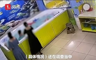 Trung Quốc: Cháu bé đuối nước tử vong trong bể bơi mini mà nhiều người lớn đứng cạnh không hề hay biết