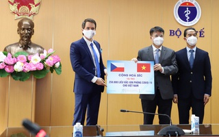 Việt Nam tiếp nhận hơn 250.000 liều vaccine phòng COVID-19 của Cộng hoà Séc tài trợ