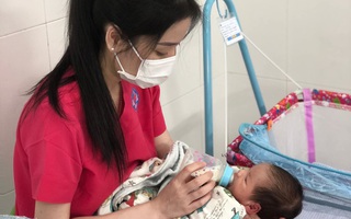 Nữ tiếp viên hàng không 'làm mẹ' hàng chục đứa trẻ sơ sinh có mẹ là F0