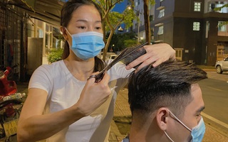 “Bà trùm Hoa Hậu" gây ngỡ ngàng khi tự tay cắt tóc cho nhân viên giữa mùa dịch, Hoa hậu Đỗ Mỹ Linh phải thốt lên điều này 